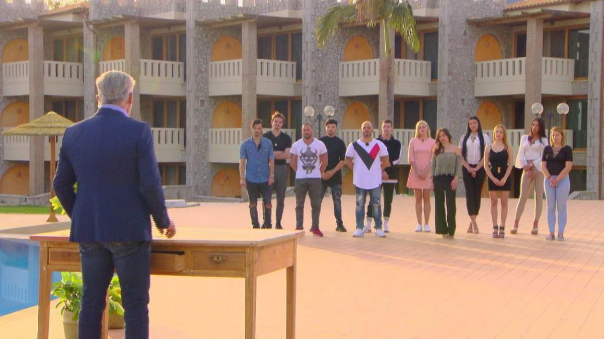 Να γυρίσουν την πλάτη στα τηλεσκουπίδια και την εκπόρνευση καλούν τους μαθητές οι καθηγητές